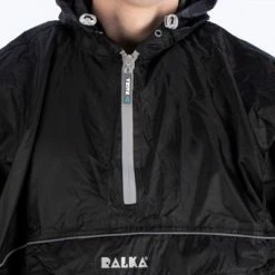 Ralka Poncho - Zwart - Volwassenen 21 Ralka Poncho - Zwart - Volwassenen -Windgoo Shop 550x341 2