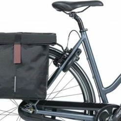 Basil City Dubbele Fietstas - Zwart - 32 Liter 26 Basil City Dubbele Fietstas - Zwart - 32 Liter -Windgoo Shop 550x353