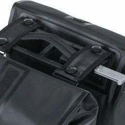 Basil Urban Dry Dubbele Fietstas MIK - Zwart - 50 Liter -Windgoo Shop 550x356 1