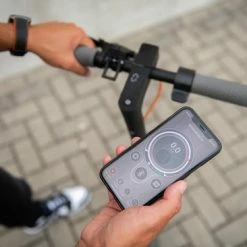 *BLACK FRIDAY DEAL* IZINQ PRO250 - Elektrische Step - Topsnelheid 30 Km/u - 30/35 Km Actieradius - 8.5" Luchtbanden - Lithium 7.8Ah 36V Accu - Zwart/Oranje - Electric Scooter - Volwassenen En Kinderen - Met App -Windgoo Shop 550x366 109