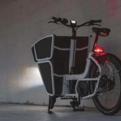 AXA - Juno Battery - Fiets Achterlicht - LED Fietsverlichting Op Batterij - Auto Off Systeem - 80 Mm - Rood 14 AXA - Juno Battery - Fiets Achterlicht - LED Fietsverlichting Op Batterij - Auto Off Systeem - 80 Mm - Rood -Windgoo Shop 550x366 117