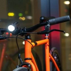 Sigma Sport AURA 30 Fietsverlichting Set - Led Koplamp 30 Lux - CURVE Achterlicht - Inclusief Batterijen 23 Sigma Sport AURA 30 Fietsverlichting Set - Led Koplamp 30 Lux - CURVE Achterlicht - Inclusief Batterijen -Windgoo Shop 550x366 162
