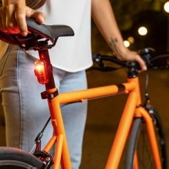 Sigma Sport AURA 30 Fietsverlichting Set - Led Koplamp 30 Lux - CURVE Achterlicht - Inclusief Batterijen 24 Sigma Sport AURA 30 Fietsverlichting Set - Led Koplamp 30 Lux - CURVE Achterlicht - Inclusief Batterijen -Windgoo Shop 550x366 163