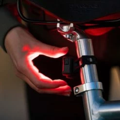 AXA - Niteline 11 - LED Fietsverlichting - Fietslampjes Voor En Achter - Batterij 11 AXA - Niteline 11 - LED Fietsverlichting - Fietslampjes Voor En Achter - Batterij -Windgoo Shop 550x366 2