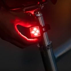 AXA – Niteline 44R - LED Fietslampjes Voor En Achter - Fietsverlichting USB Oplaadbaar -Windgoo Shop 550x366 38