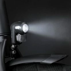 AXA - Nox City 4 Lux - Fietslamp Voorlicht - LED Koplamp - Fietsverlichting Op Batterij - Auto/Off - Zwart -Windgoo Shop 550x366 98
