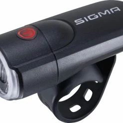 Sigma Sport AURA 30 Fietsverlichting Set - Led Koplamp 30 Lux - CURVE Achterlicht - Inclusief Batterijen 30 Sigma Sport AURA 30 Fietsverlichting Set - Led Koplamp 30 Lux - CURVE Achterlicht - Inclusief Batterijen -Windgoo Shop 550x426 14