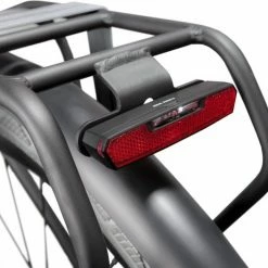 AXA - Juno Battery - Fiets Achterlicht - LED Fietsverlichting Op Batterij - Auto Off Systeem - 80 Mm - Rood 16 AXA - Juno Battery - Fiets Achterlicht - LED Fietsverlichting Op Batterij - Auto Off Systeem - 80 Mm - Rood -Windgoo Shop 550x495 10