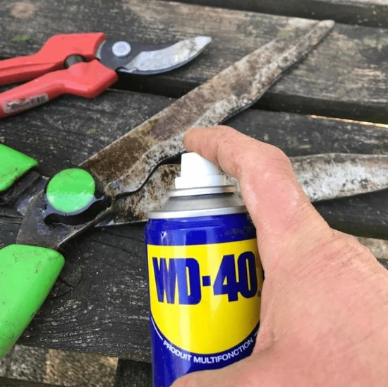 WD-40 Multi-Use Product Classic - 200ml - Multispray - Smeermiddel, Ontvetter En Anti-Corrosie 2 WD-40 Multi-Use Product Classic - 200ml - Multispray - Smeermiddel, Ontvetter En Anti-Corrosie - Afbeelding 2