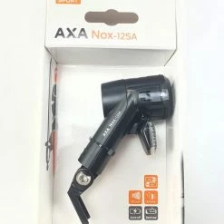 AXA Nox Sport 12 Lux - Fietslamp Voorlicht - LED Koplamp - Fietsverlichting Op Batterij - Auto/Off - Zwart -Windgoo Shop 550x810 1